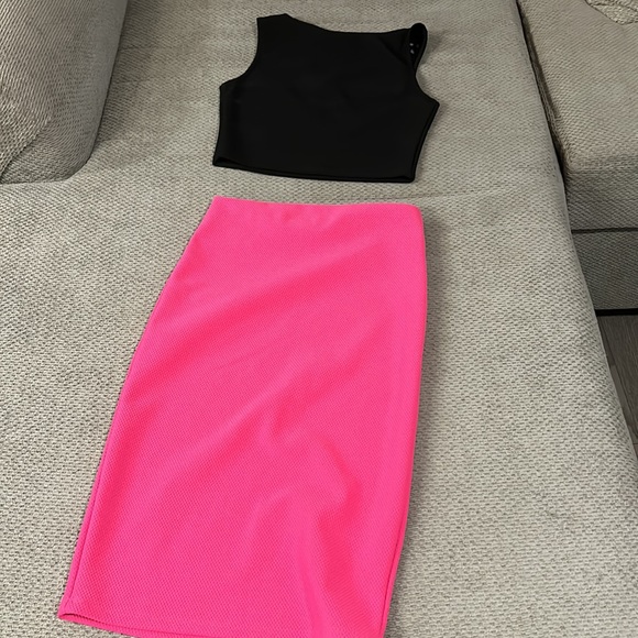 BLVD SKIRT AND TOP SIZE SMALL - Picture 9 of 9